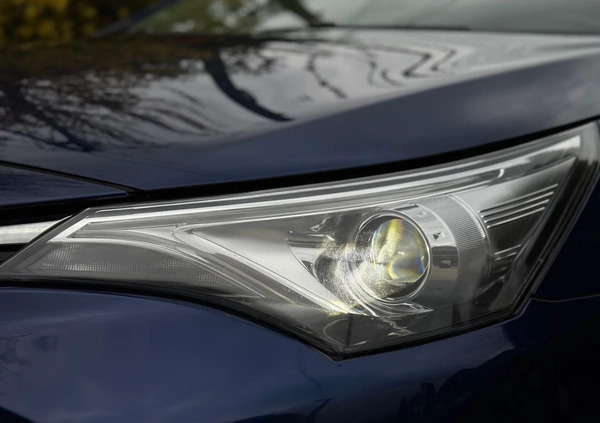 Toyota Avensis cena 66900 przebieg: 106000, rok produkcji 2018 z Kraków małe 121